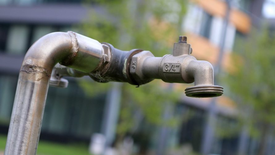水道民営化は危険!?水道代高騰、水質汚染の恐れとは?海外の失敗結果とともに調査